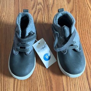 Toddler boy Cat & Jack, size 9 gray shoes/boots